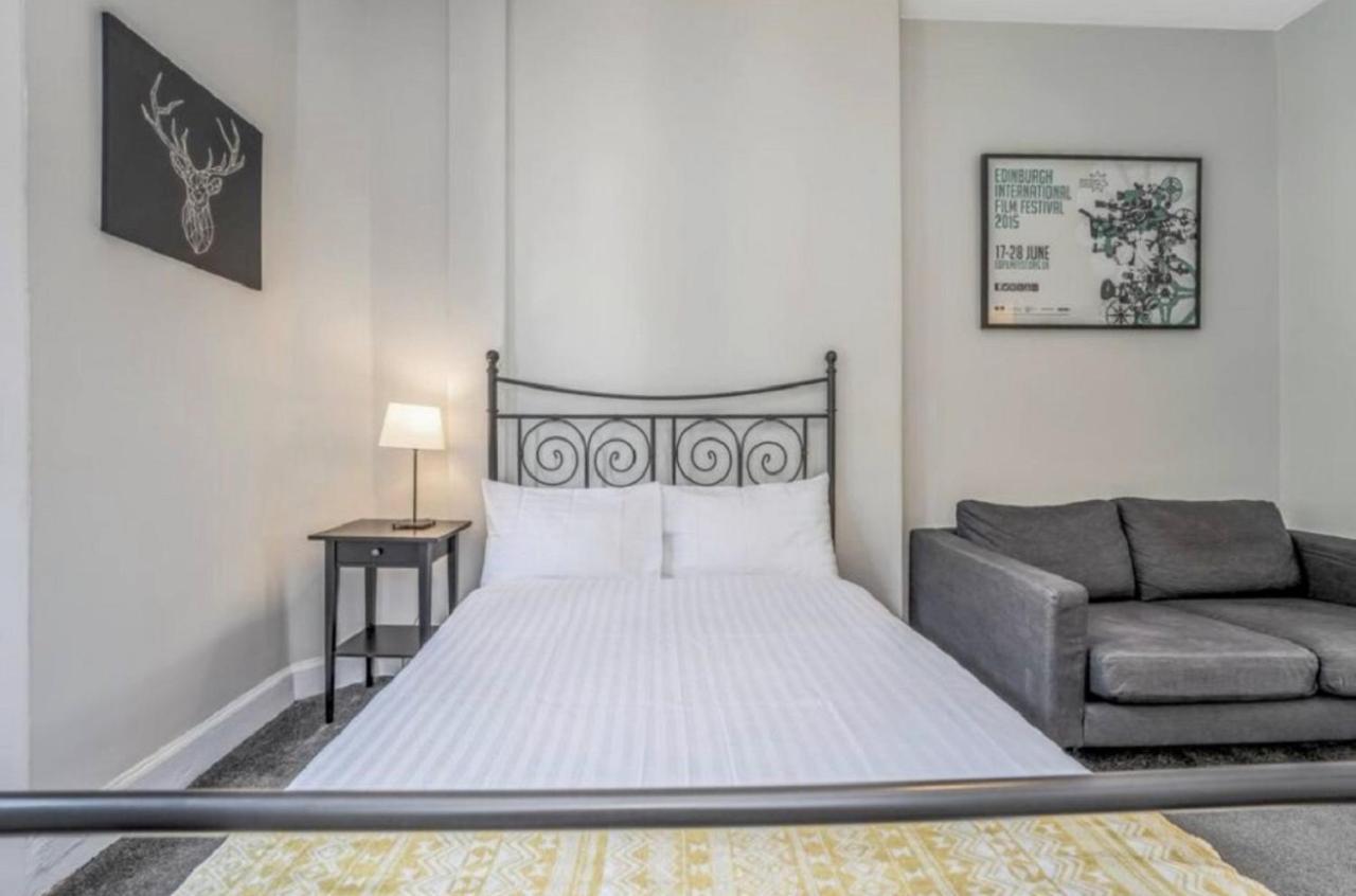Spacious & Comfortable 3 Bedroom Apartment - Near City Centre - Free Parking Available - Sleeps Up To 5 Guests Edinburgh Exterior photo
